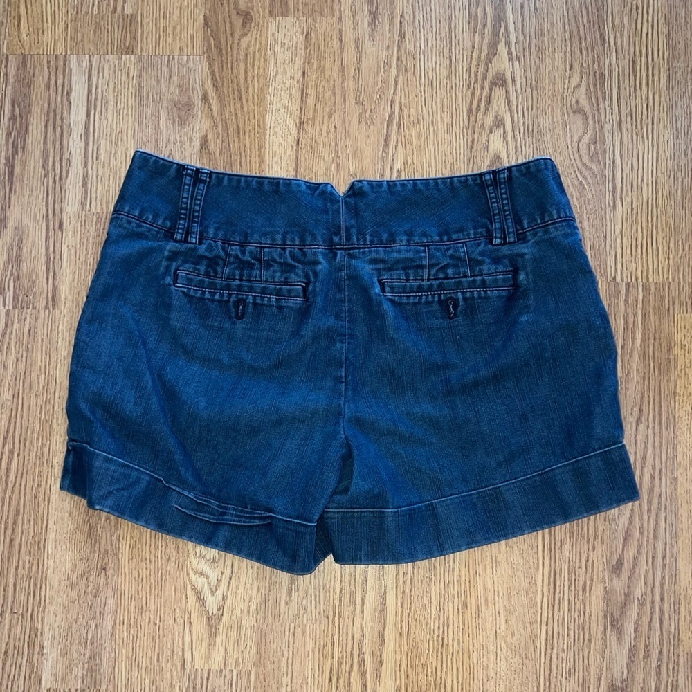 Express Shorts - Picture 3 of 3